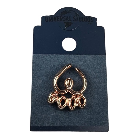 Universal Studio Secret Life of Pets Rose Gold Paw Print Pin - Picture 1 of 1